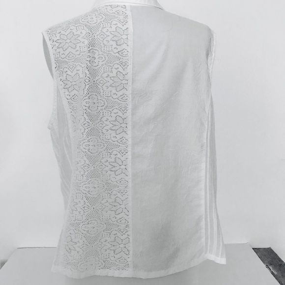 White Cotton Sleeveless Blouse, Button-Down, with lace and two pockets - Picture 5 of 7